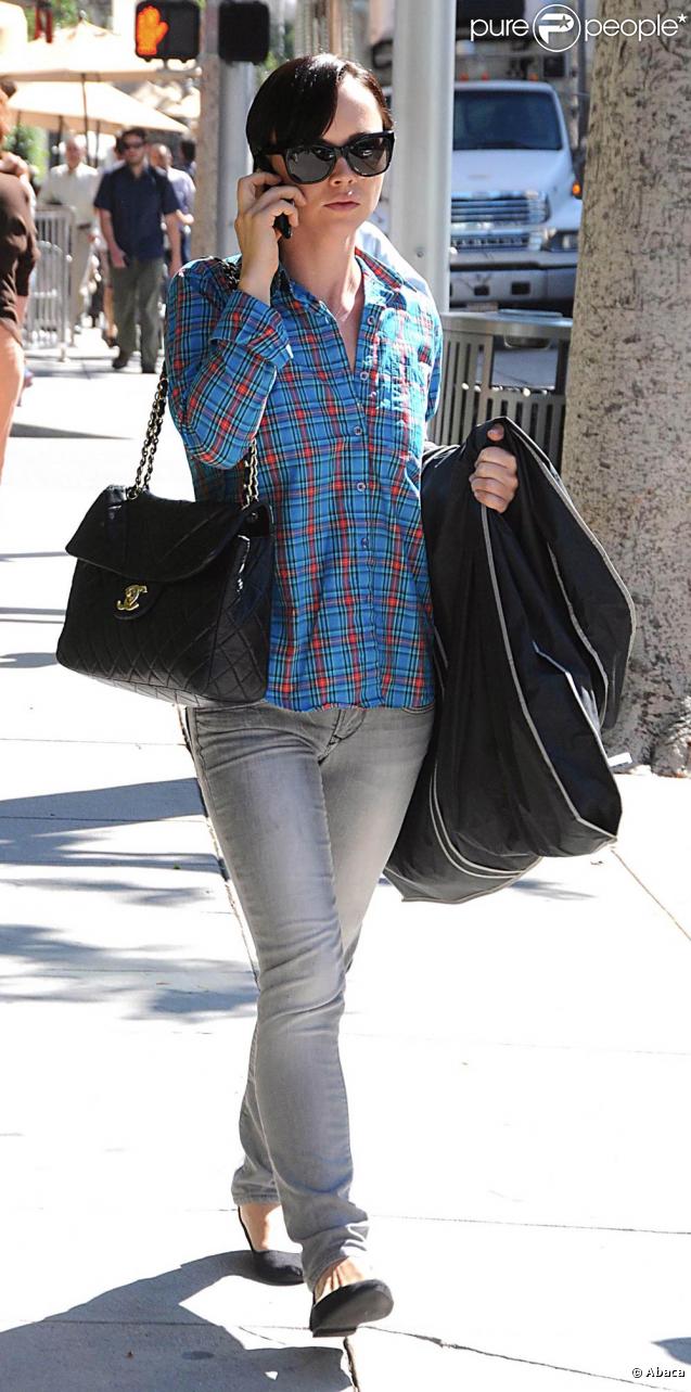 Christina Ricci se promène dans Beverly Hills le 17 octobre 2009