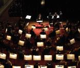 Carla Bruni, sa mère Marisa et sa soeur Valeria, ont rendu hommage à Alberto Bruni-Tedeschi lors d'une soirée où les archives du compositeur turinois ont été cédées à la fondation Cini, le 3 novembre 2009
