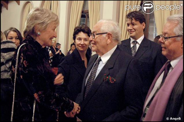 Carla Bruni, sa mère Marisa et sa soeur Valeria, ont rendu hommage à Alberto Bruni-Tedeschi lors d'une soirée où les archives du compositeur turinois ont été cédées à la fondation Cini, le 3 novembre 2009