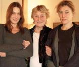 Carla Bruni, sa mère Marisa et sa soeur Valeria, ont rendu hommage à Alberto Bruni-Tedeschi lors d'une soirée où les archives du compositeur turinois ont été cédées à la fondation Cini, le 3 novembre 2009