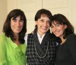 Anne Hidalgo, Première Adjointe au Maire de Paris (à droite), a reçu la chanteuse espagnole Luz Casal (au centre), à l'Hôtel de Ville de Paris, le  9 novembre 2009 avec la chorégraphe espagnole Blanca Li (à gauche) 