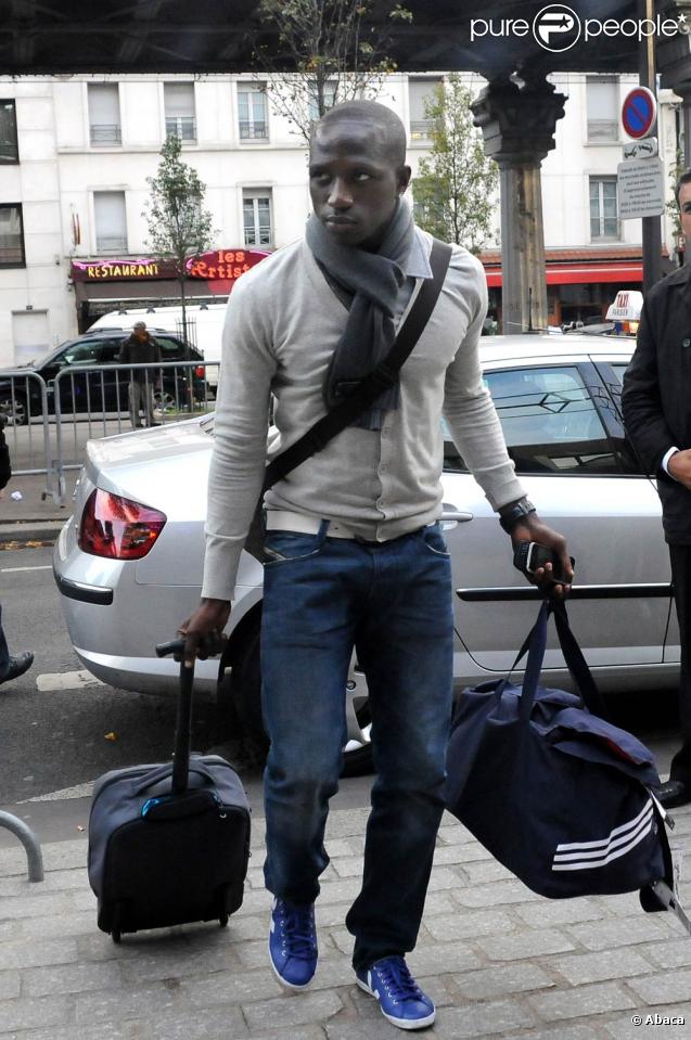 Moussa Sissoko arrive au siège de la Fédération française de Football, à Paris, le 9 novembre 2009.
