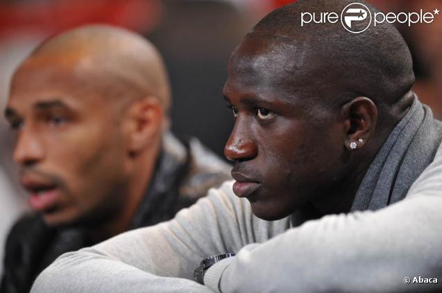 Thierry Henry et Moussa Sissoko, lors du premier jour du tournoi BNP Paribas de Bercy, au Palais Omnisport de Paris Bercy, le 9 novembre 2009.