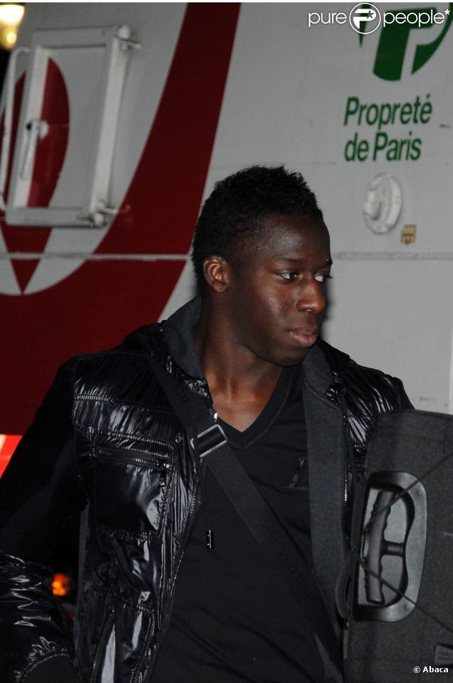 Aly Cissokho arrive au siège de la Fédération française de Football, à Paris, le 9 novembre 2009.