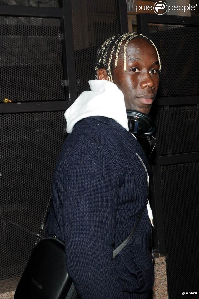Bakary Sagna arrive au siège de la Fédération française de Football, à Paris, le 9 novembre 2009.
