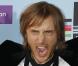 David Guetta, victime d'une panne technique en plein concert... s'improvise électricien !