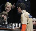 Le prince Haakon et la princesse Mette-Marit de Norvège au stade Ullevaal avec leurs enfants Ingrid et Sverre, le 8 novembre 2009