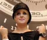 Kelly Osbourne remplace son boyfriend par un adorable Woofy pour une soirée... où le temps est compté !