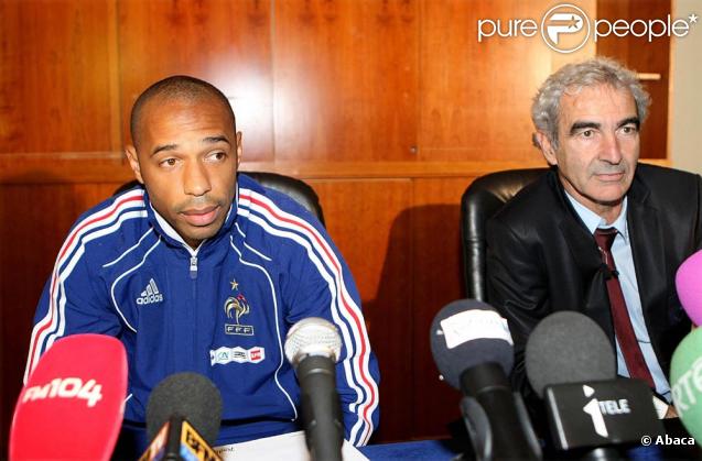 Raymond Domenech et Thierry Henry le 14 novembre 2009
