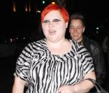 Beth Ditto, icône des femmes rondes et fières et l'être, aura le privilège de donner le coup d'envoi des illuminations de Noël, ce mardi 17 novembre au BHV à Paris.
