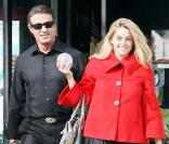 Sylvester Stallone : Il met sa femme au travail et... fait du shopping avec une blonde !