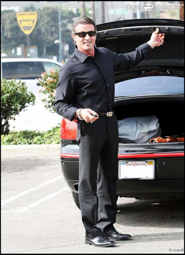 Exclusif : Sylvester Stallone fait ses courses dans un magasin de sport. Novembre 2009.