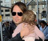 Keith Urban et la petite Sunday Rose se promènent dans les rues de New York le 15 novembre 2009