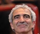 Raymond Domenech est ravi : L'équipe de France se qualifie dans la douleur... grâce à la main de Thierry Henry !