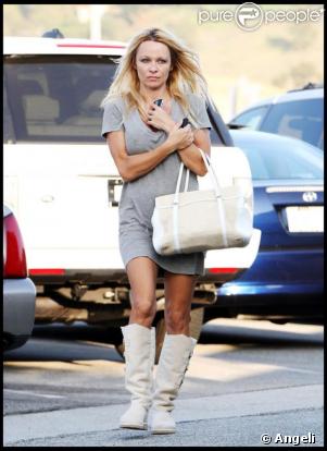 Pamela Anderson à Malibu, le 18 novembre 2009