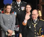Stéphanie et Caroline de Monaco derrière le prince Albert, lors de la messe en la cathédrale de Monaco pour la fête nationale le 19 novembre 2009
