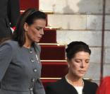 Stéphanie et Caroline de Monaco lors de la messe en la cathédrale de Monaco pour la fête nationale le 19 novembre 2009
