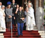 Albert de Monaco précédant Caroline et Stéphanie de Monaco lors de la messe en la cathédrale de Monaco pour la fête nationale le 19 novembre 2009