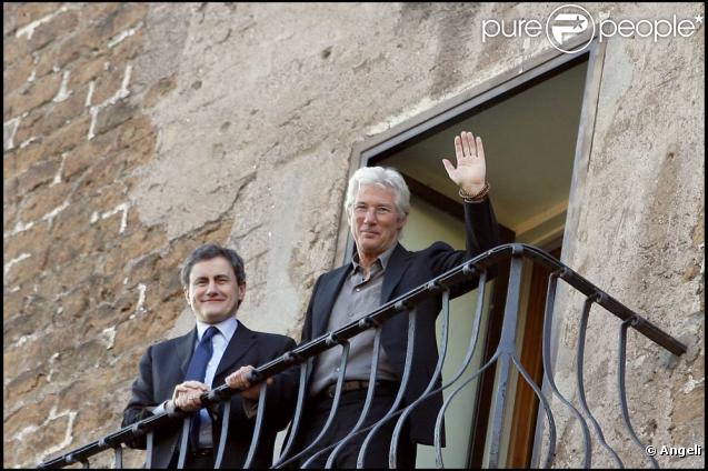 Richard Gere a été reçu par le maire de Rome Gianni Alemanno le 17 novembre 2009
