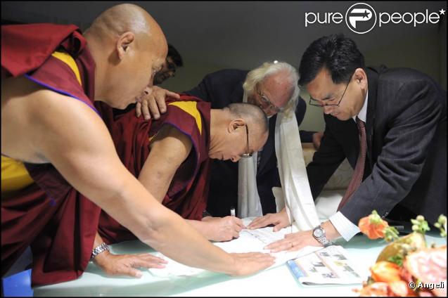 Le Dalaï Lama a été reçu à Rome par Gianfranco Fini, et a pu compter sur l'indéfectible soutien de son ami Richard Gere dans l'appel qu'il a lancé à la Chine