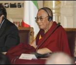 Le Dalaï Lama a été reçu à Rome par Gianfranco Fini, et a pu compter sur l'indéfectible soutien de son ami Richard Gere dans l'appel qu'il a lancé à la Chine