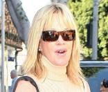 Melanie Griffith faisant du shopping à Beverly Hills, le 19 novembre 2009