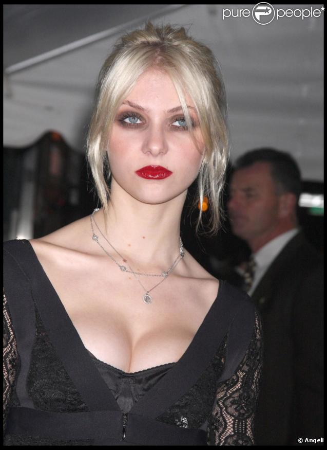 Taylor Momsen lors de la première du film Twilight II à New York le 19 novembre 2009