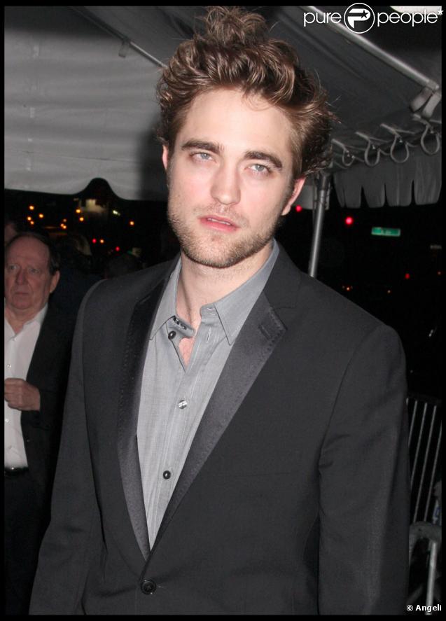 Robert Pattinson lors de la première du film Twilight II à New York le 19 novembre 2009