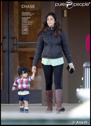 Camila Alves, une maman irréprochable et toujours souriante, en compagnie de son petit Levi, carrément craquant.