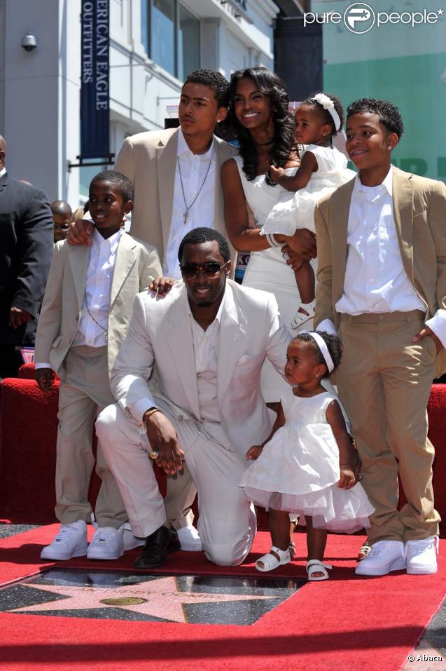 P. Diddy, Kim Porter et sa famille lors de l'inauguration de son étoile à Hollywood, le 3 mai 2008 ! 