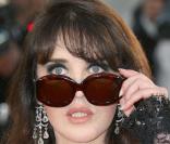 Isabelle Adjani en interview dans le magazine  Femmes , décembre 2009. 