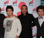 Nikos Aliagas, Mustapha El Atrassi et Florian Gazan du  6/9  d'NRJ recevaient les Jonas Brothers dans l'émission de ce matin.
