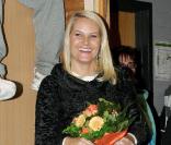 Mette-Marit de Norvège à Bergen le 25 novembre 2009 : séance de ping-pong dans un club de loisirs de Sotra 