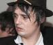 Scandale : Pete Doherty se fait expulser en plein concert... après avoir entonné l'hymne nazie !