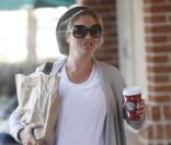 Rebecca Gayheart fait du shopping avec sa mère à Malibu le 29 novembre 2009