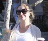 Rebecca Gayheart fait du shopping avec sa mère à Malibu le 29 novembre 2009