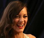 Marion Cotillard à la soirée de Elton John toujours avec son Oscar 