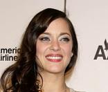 Marion Cotillard à la soirée de Elton John toujours avec son Oscar 