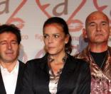 Stéphanie de Monaco et des artistes lors de la soirée de ventes aux enchères à l'hôtel Méridien de Monte-Carlo le 1er décembre, au profit de l'association Fight Aids Monaco