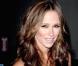 Jennifer Love Hewitt avec ses cheveux ondulés, au naturel