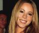 Mariah Carey glamour à souhait avec ses longs cheveux blonds