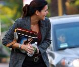 Angie Harmon sur le tournage de Chuck (1er décembre 2009)