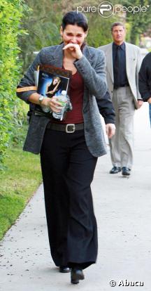 Angie Harmon sur le tournage de Chuck (1er décembre 2009)