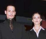 Dans la gémélité de look, Vanessa Paradis et Johnny Depp se défendent plutôt pas mal... Les deux dandys se sont véritablement bien trouvés : ensemble, ils ne jurent que... par Chanel !