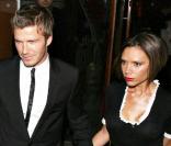 Plus bling-bling, mais tout aussi glamour, Victoria Beckham et son footballeur de mari David sont de parfaits jumeaux de look ! En total look black version très sensuelle... on les adore ! 