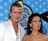Plus bling-bling, mais tout aussi glamour, Victoria Beckham et son footballeur de mari David sont de parfaits jumeaux de look ! Pas vraiment réussis dans leur début en total look blanc, ils étaient déjà très assortis.