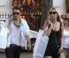 Kate Moss est l'une des plus grandes icônes de mode, alors forcément, si la Brindille réussit à se procurer tous les derniers it-bags, il lui fallait forcément un... it-boyfriend ! Avec Jamie Hince, ils sont de parfaits sosies de look ! Un couple aus