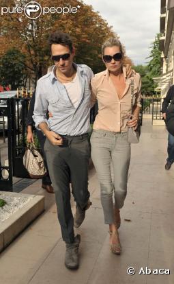 Kate Moss est l'une des plus grandes icônes de mode, alors forcément, si la Brindille réussit à se procurer tous les derniers it-bags, il lui fallait forcément un... it-boyfriend ! Avec Jamie Hince, ils sont de parfaits sosies de look ! Un couple aus