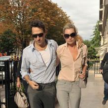 Kate Moss est l'une des plus grandes icônes de mode, alors forcément, si la Brindille réussit à se procurer tous les derniers it-bags, il lui fallait forcément un... it-boyfriend ! Avec Jamie Hince, ils sont de parfaits sosies de look ! Un couple aus