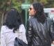 Katy Perry et Russell Brand : les deux tourtereaux nous offrent un défilé de looks les plus glamour et trashs à la fois entre la Grande Bretagne et les Etats-Unis ! Ils sont de parfaits jumeaux de look.